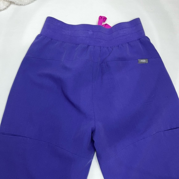 FIGS | XXS Tall High Waisted Sumaiya Skinny Scrub Pants - Picture 6 of 9